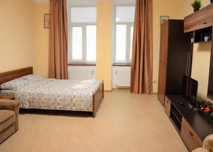 у князя лева поряд площі ринок At Duke's Aparment Next To Rynok Square *